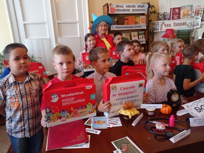 #СемьяСемье: благотворительная акция от центра "Мой бизнес" для елецких первоклассников завершена 