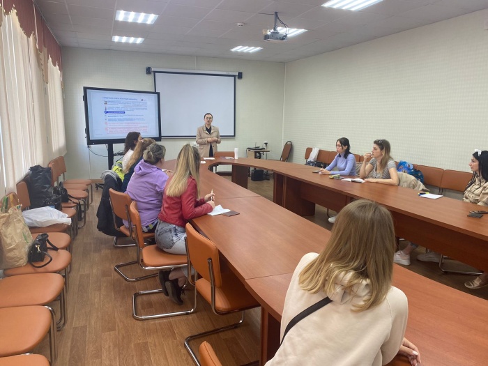 Специалист центра "Мой бизнес" провёл обучающую встречу с участниками Федеральной программы "Содействие занятости"