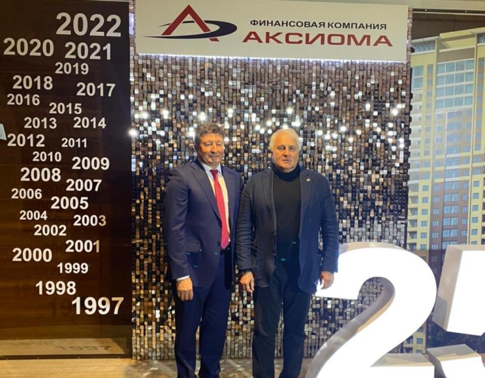 Анатолий Гольцов поздравил с 25-летием компанию «Аксиома»