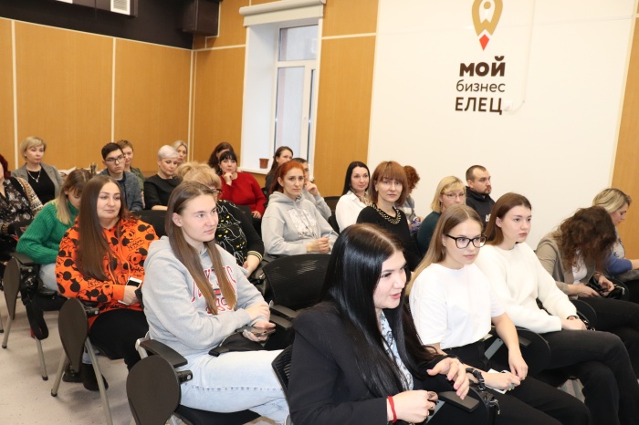 О ключевых принципах продаж рассказали участникам тренинга в Ельце