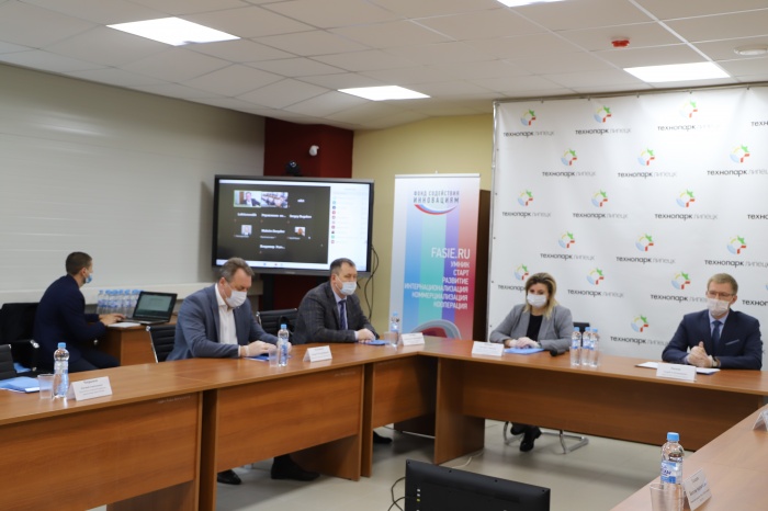 Сотрудники АНО "ЦПЭ Липецкой области" приняли участие в работе круглого стола в технопарке г. Липецка