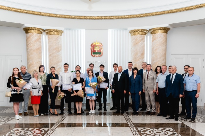 Игорь Артамонов встретился с победителями конкурса «Умник» 