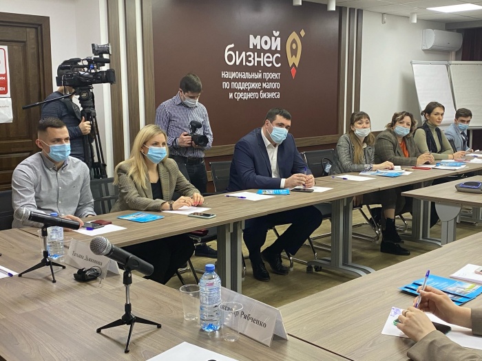 На площадке центра "Мой бизнес" высадился десант команды «Лидеров России»